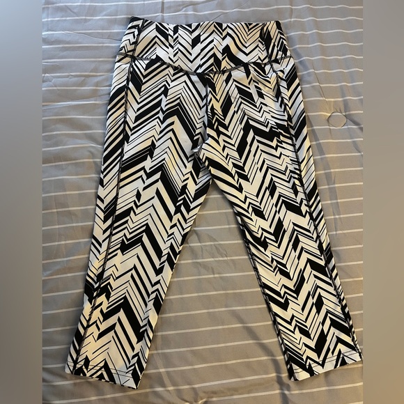 Nike 3/4 Leggings Dri-Fit - Picture 2 of 3